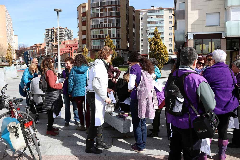 Las asociaciones feministas La Rueda e Hypatia se han manifestado este sábado para animar a la sociedad a participar en la manifestación del próximo 8-M