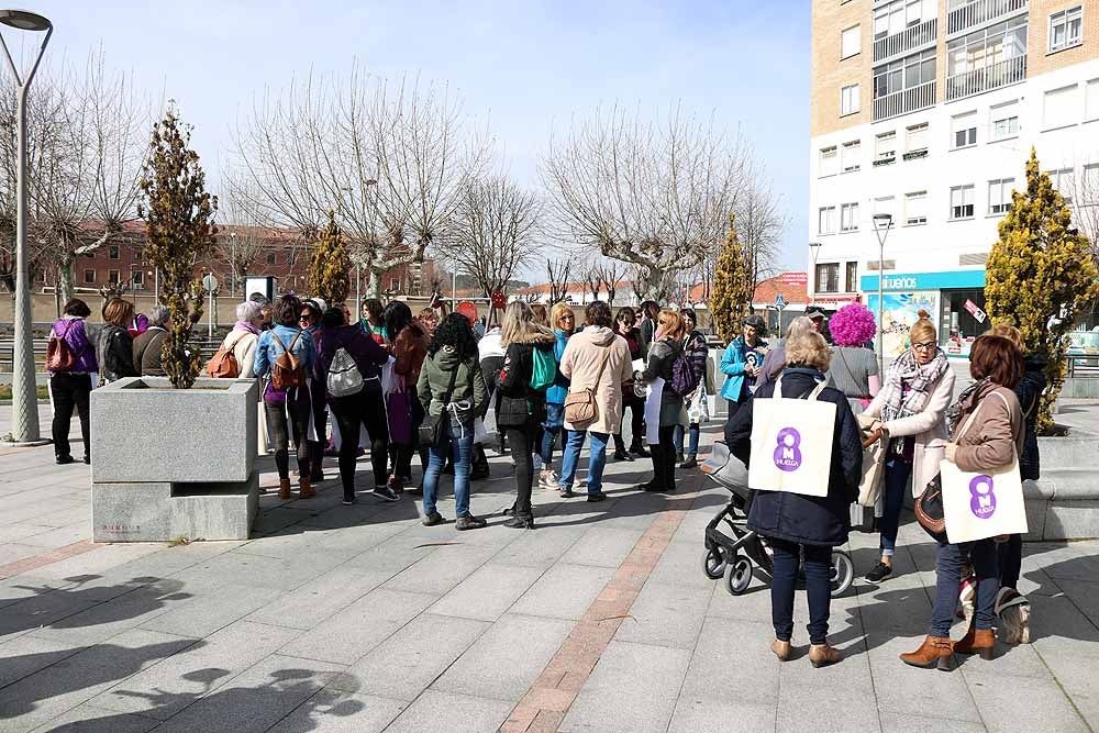 Las asociaciones feministas La Rueda e Hypatia se han manifestado este sábado para animar a la sociedad a participar en la manifestación del próximo 8-M