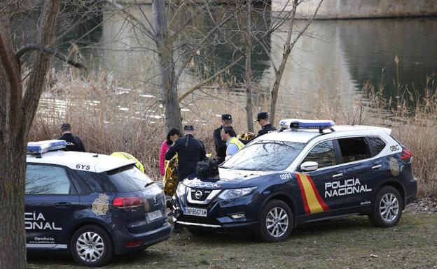 Agentes de la Policía Nacional, en lugar del suceso.