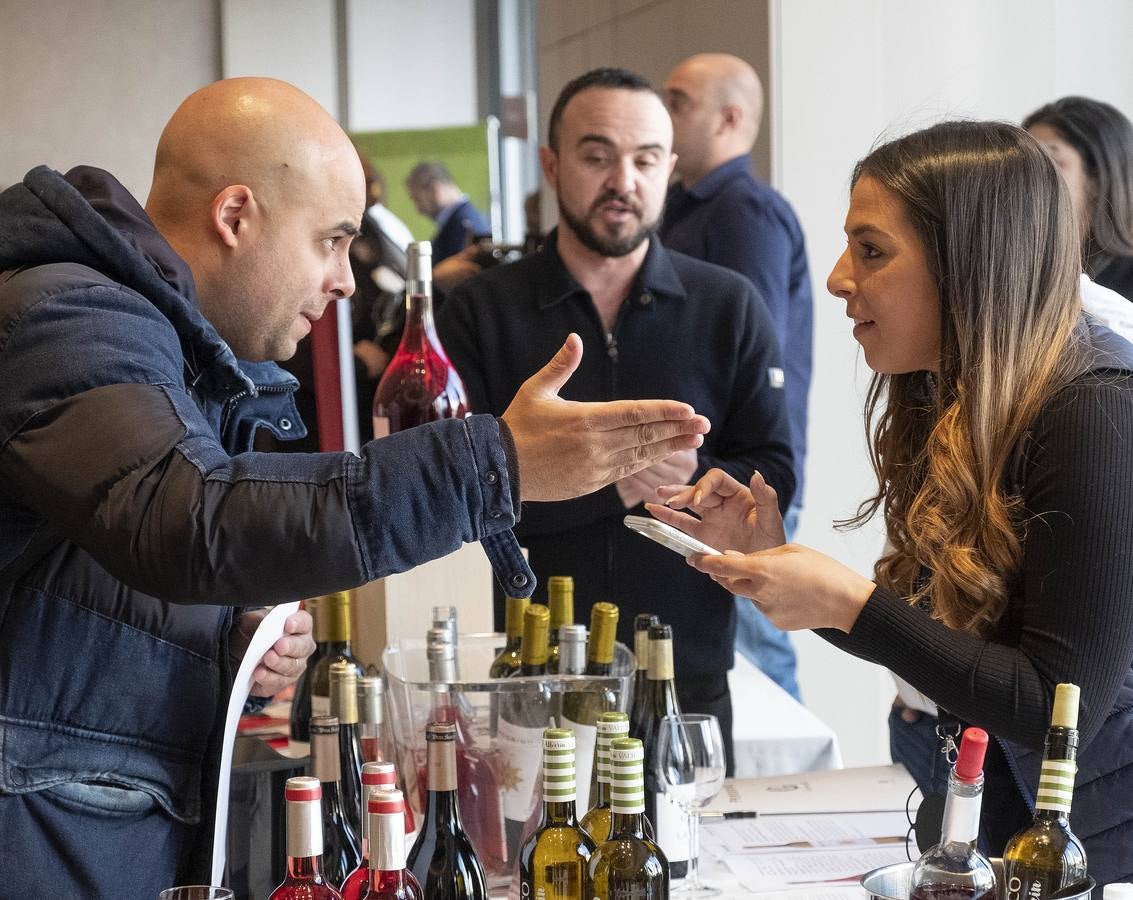 Hasta 130 bodegas de las distintas denominaciones de origen de la región tomaron ayer Madrid con sus mejores vinos