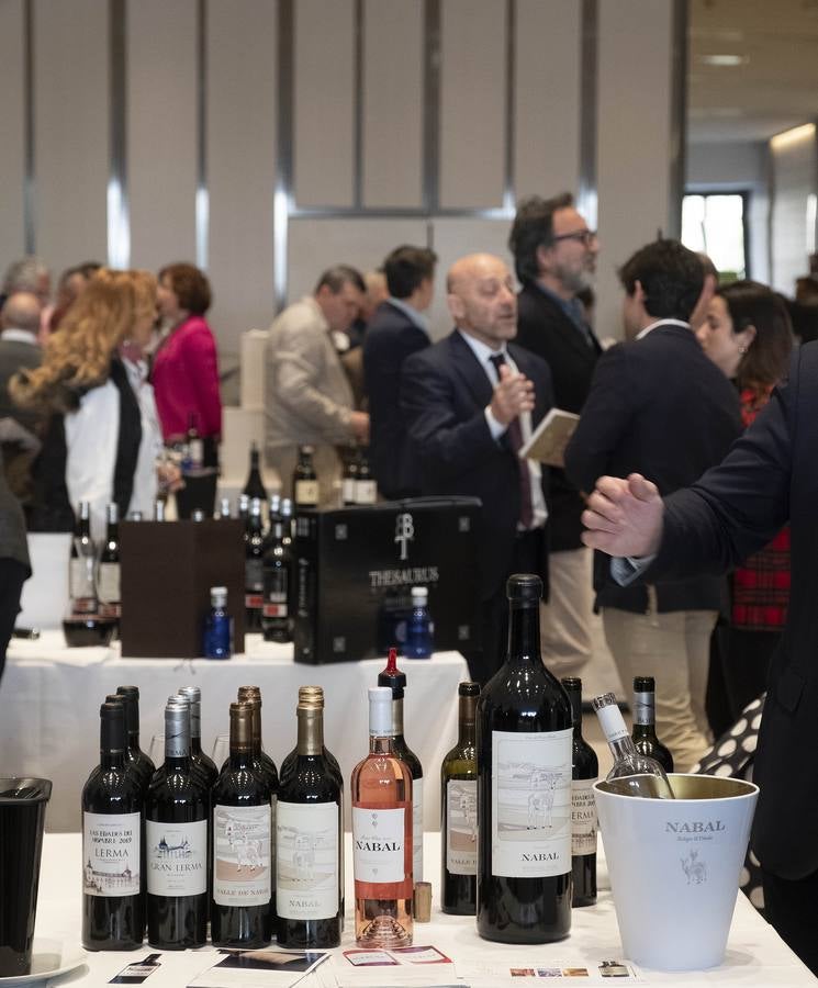 Hasta 130 bodegas de las distintas denominaciones de origen de la región tomaron ayer Madrid con sus mejores vinos