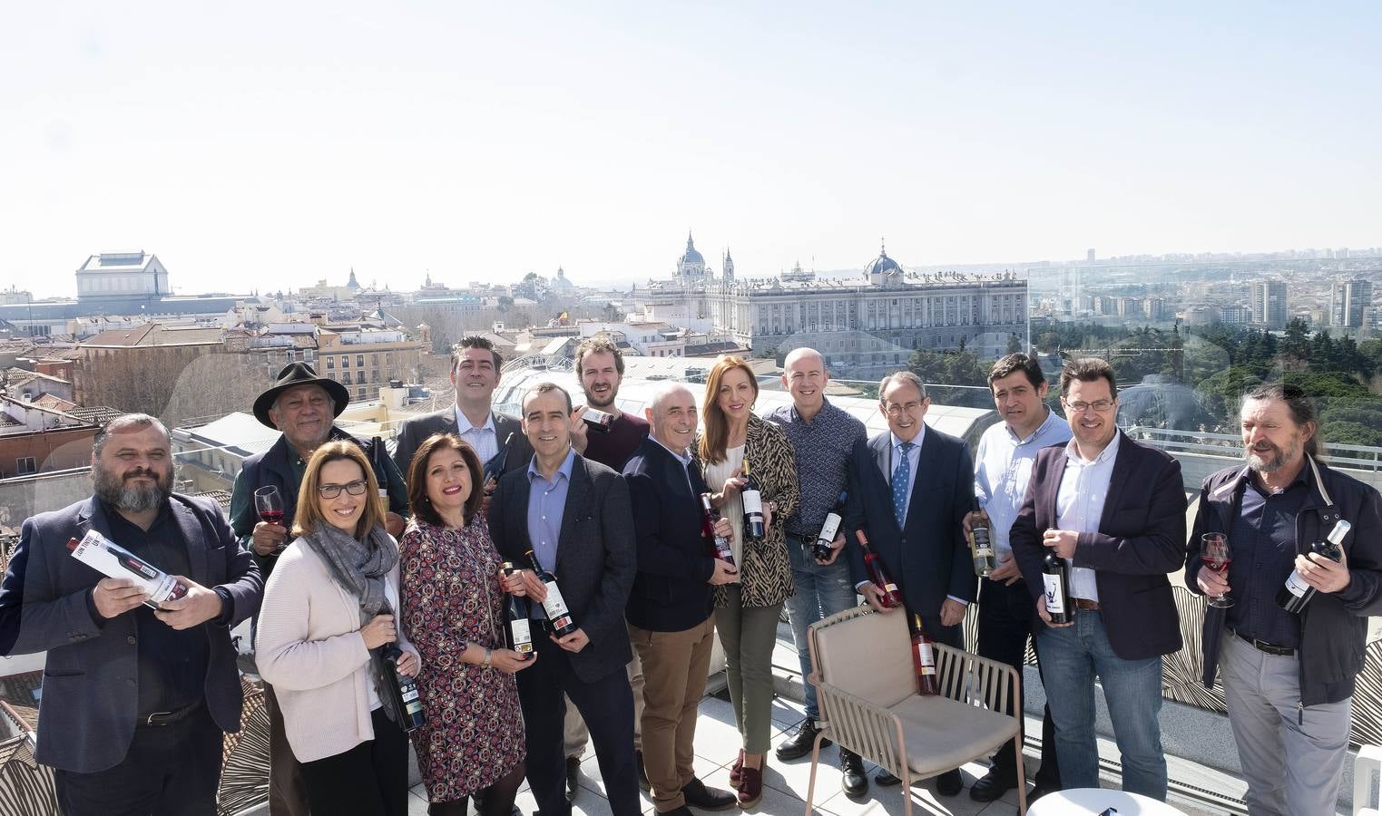 Hasta 130 bodegas de las distintas denominaciones de origen de la región tomaron ayer Madrid con sus mejores vinos