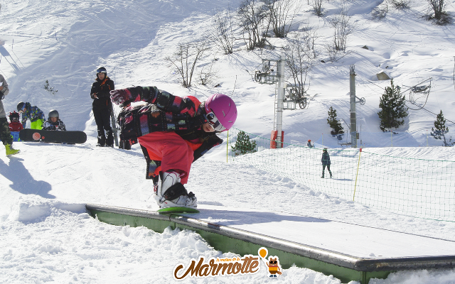 Los más pequeños disfrutan de la nieve en el centro galo