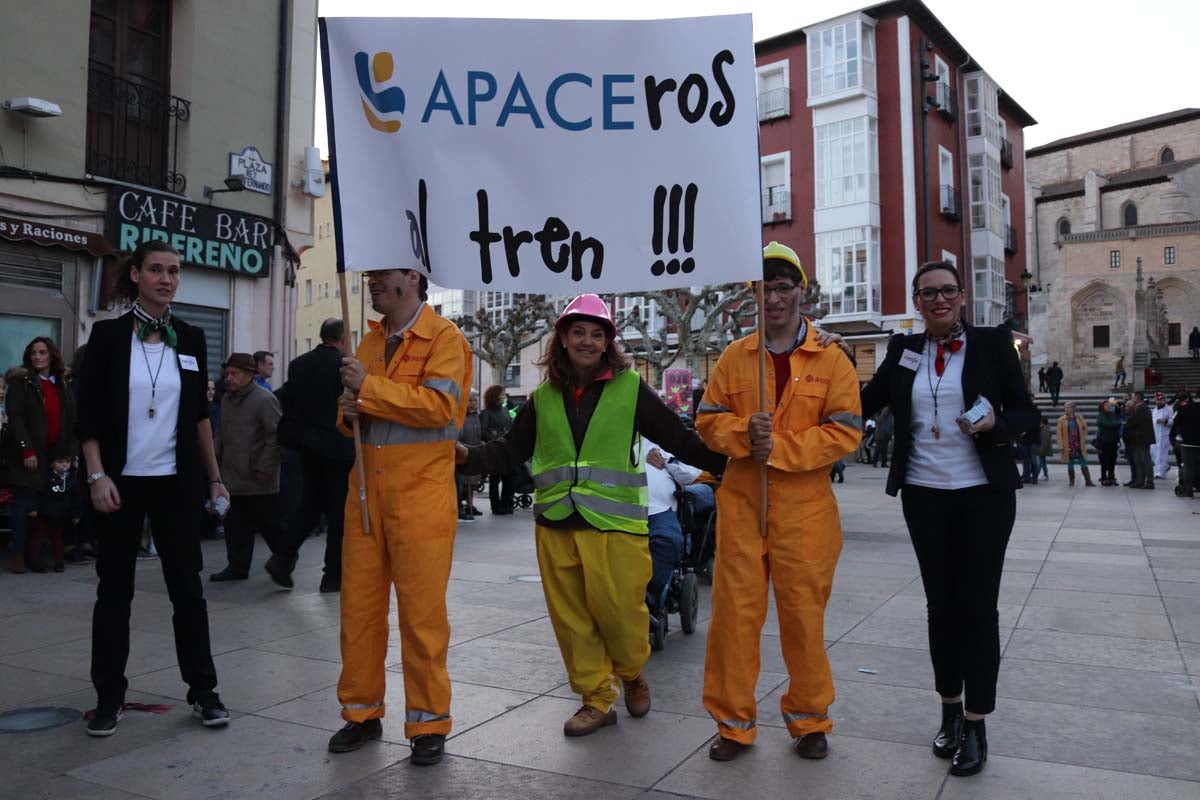 Miles de burgaleses disfrutan del Carnaval por las calles de la ciudad.