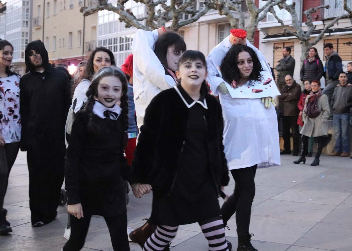 Miles de burgaleses disfrutan del Carnaval por las calles de la ciudad.