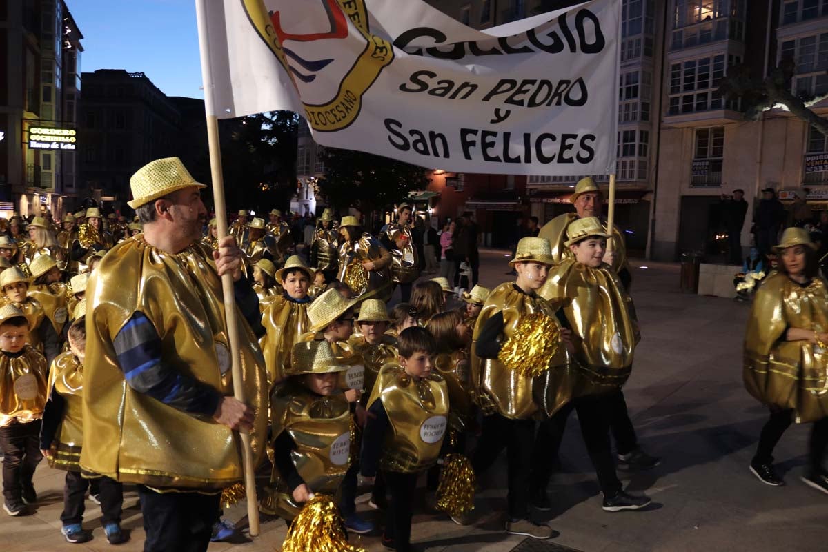 Miles de burgaleses disfrutan del Carnaval por las calles de la ciudad.