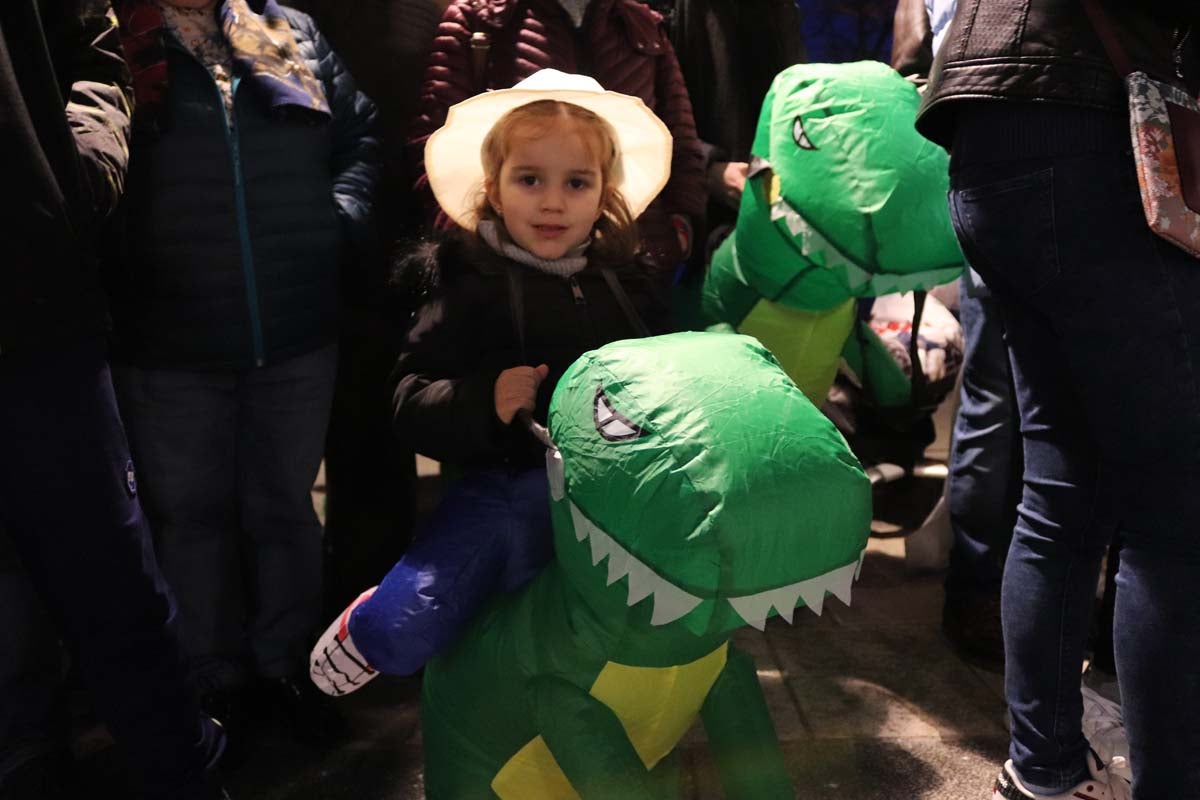 Miles de burgaleses disfrutan del Carnaval por las calles de la ciudad.