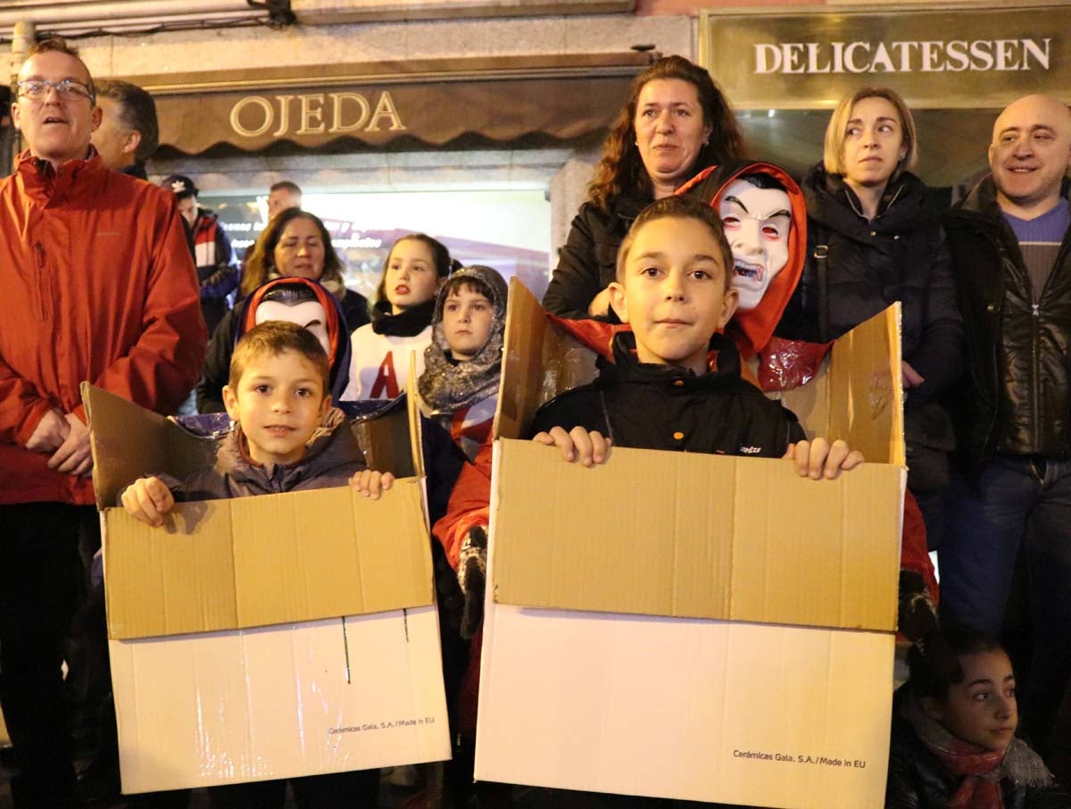 Miles de burgaleses disfrutan del Carnaval por las calles de la ciudad.