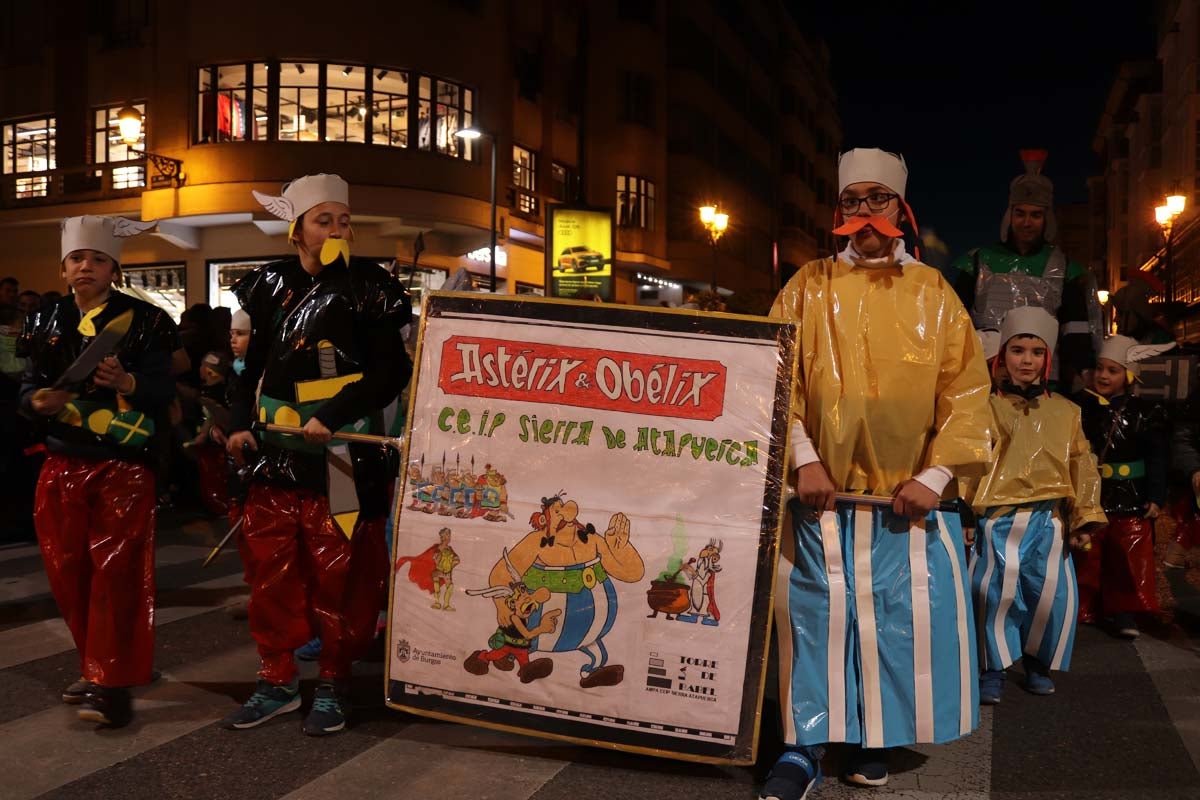 Miles de burgaleses disfrutan del Carnaval por las calles de la ciudad.