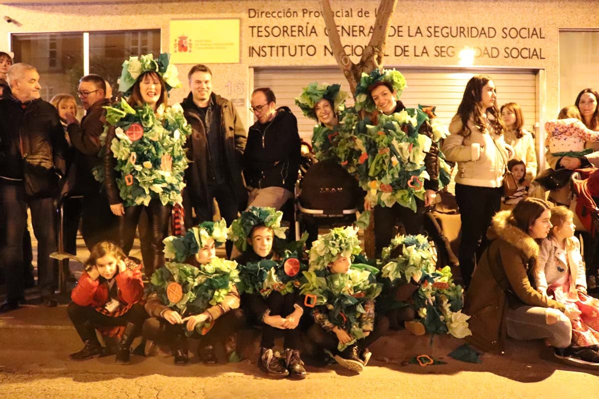 Miles de burgaleses disfrutan del Carnaval por las calles de la ciudad.