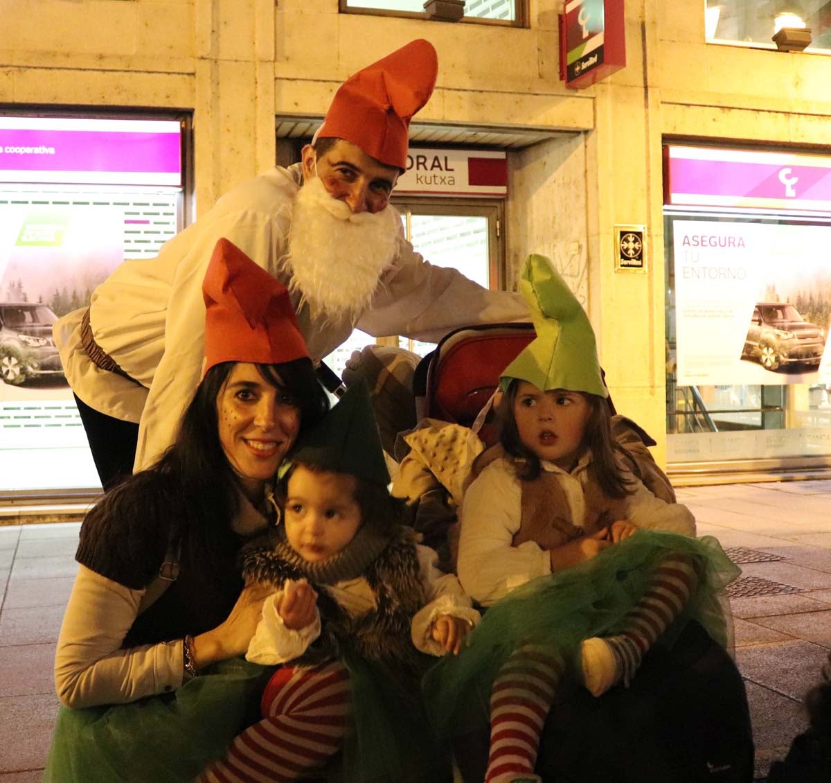 Miles de burgaleses disfrutan del Carnaval por las calles de la ciudad.