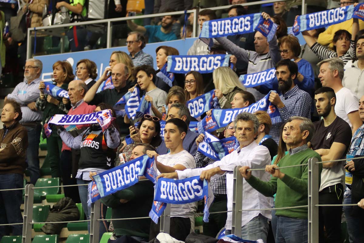 Una vez más, el Coliseum ha presentado una imagen espectacular, con más de 9.000 aficionados en las gradas. 