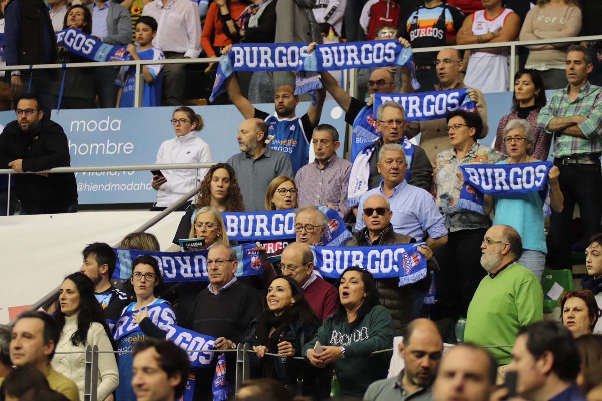 Una vez más, el Coliseum ha presentado una imagen espectacular, con más de 9.000 aficionados en las gradas. 