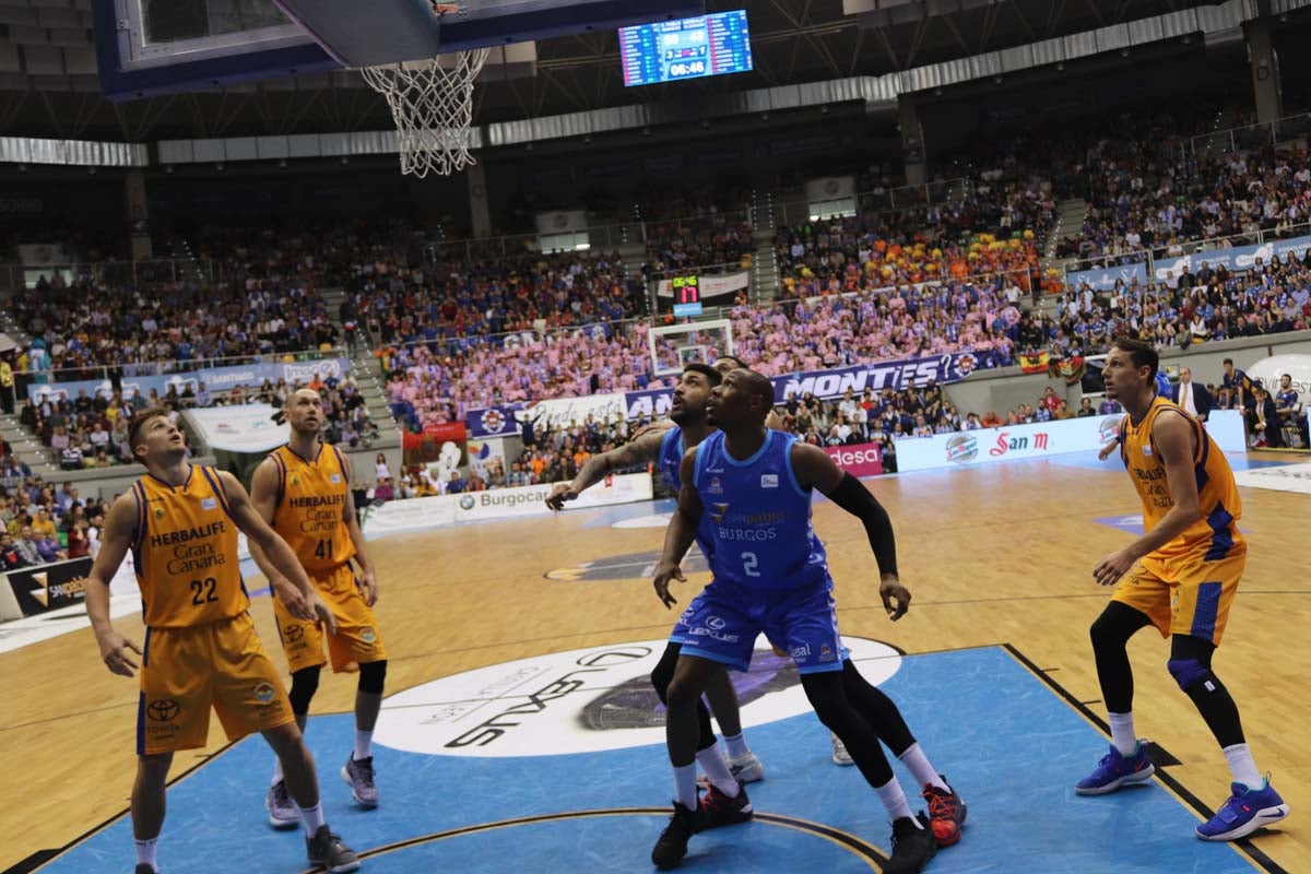 Imágenes de la victoria cosechada por el San Pablo Burgos frente al Herbalife Gran Canaria en el Coliseum. 