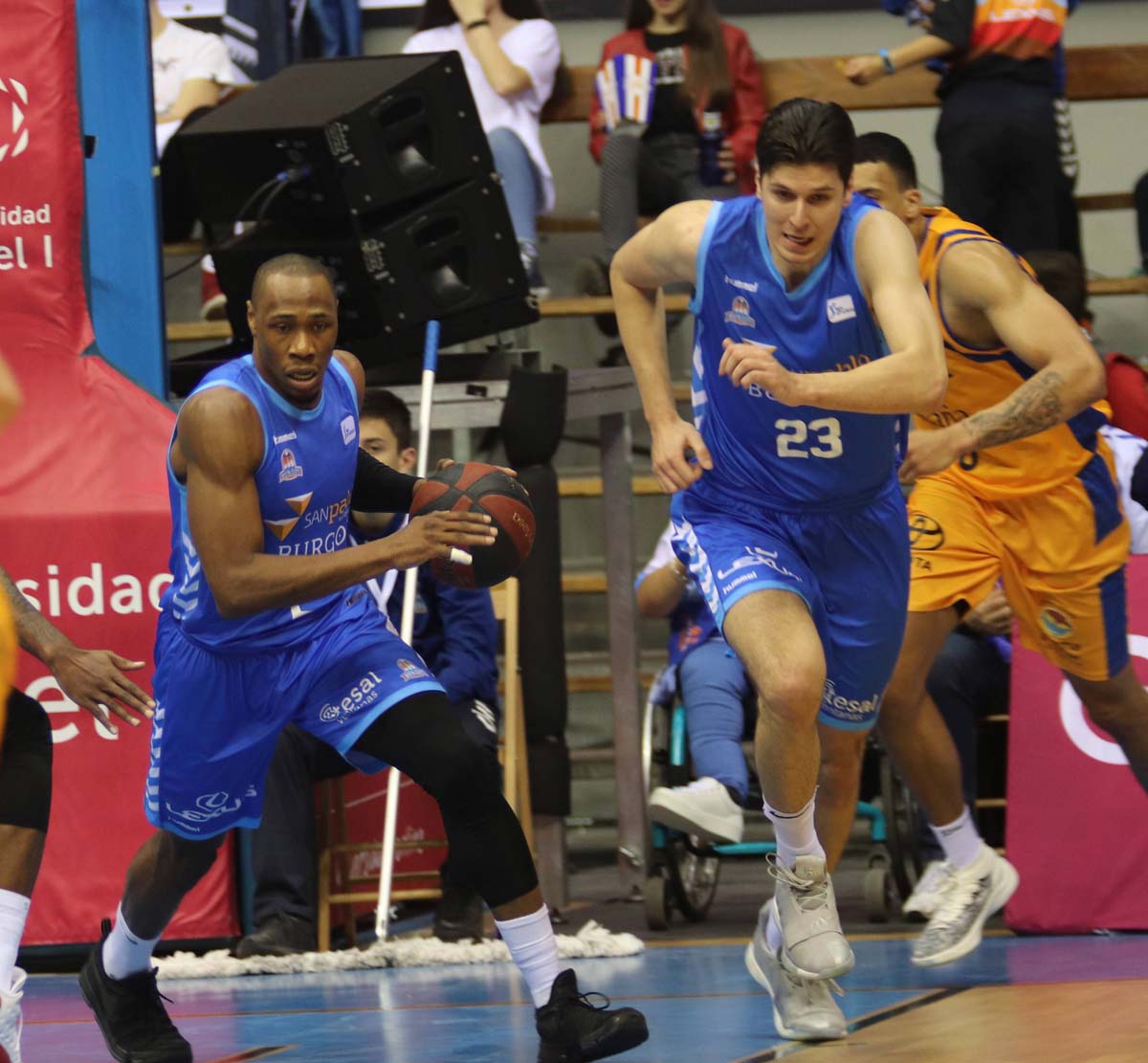 Imágenes de la victoria cosechada por el San Pablo Burgos frente al Herbalife Gran Canaria en el Coliseum. 