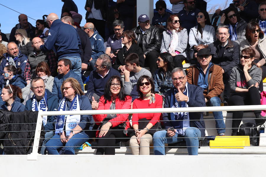 El campo de San Amaro ha registrado esta mañana una grandísima entrada con aficionados de ambos bandos, del UBU Colina Clinic y del VRAC Quesos Entrepinares de Valladolid