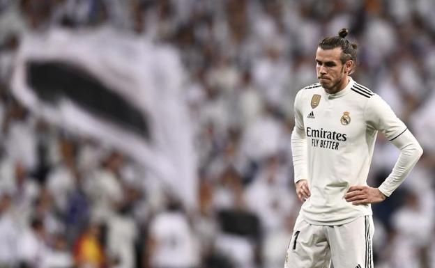 Gareth Bale, resignado durante el partido de su equipo frente al Barcelona en Liga.