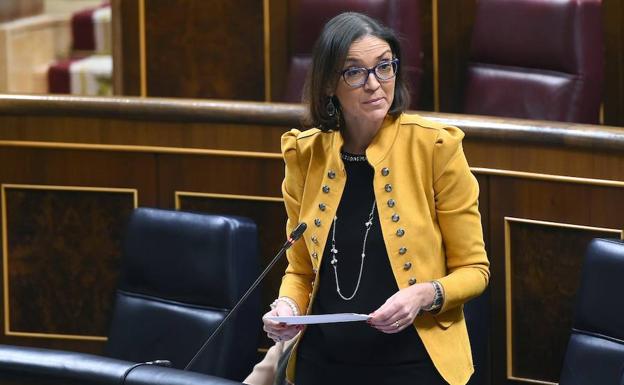 La ministra de Industria, Reyes Maroto, en una sesión de control al Gobierno en el Congreso.