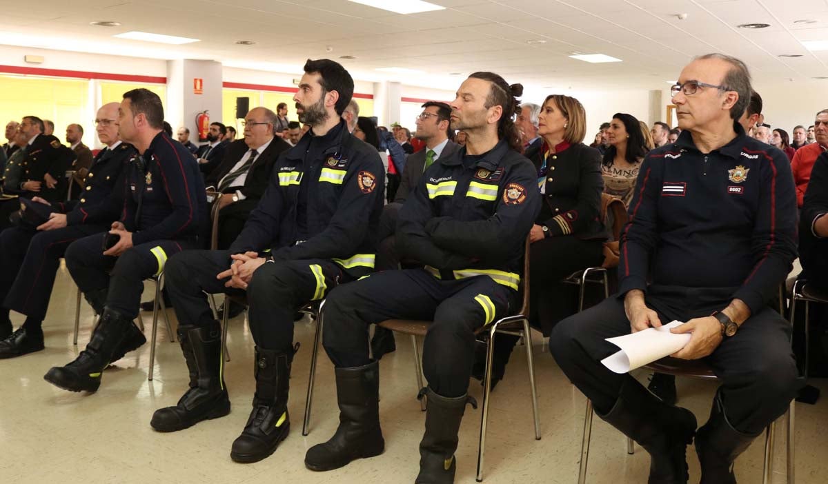 Los Bomberos han celebrado esta mañana la fiesta de su patrón, San Juan de Dios, con un acto oficial en el que han reconocido la labor de los bomberos con 25 años de servicio y de aquellos que se jubilaron recientemente