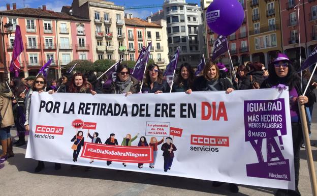 Las trabajadoras de DIA salieron ayer a la calle. 