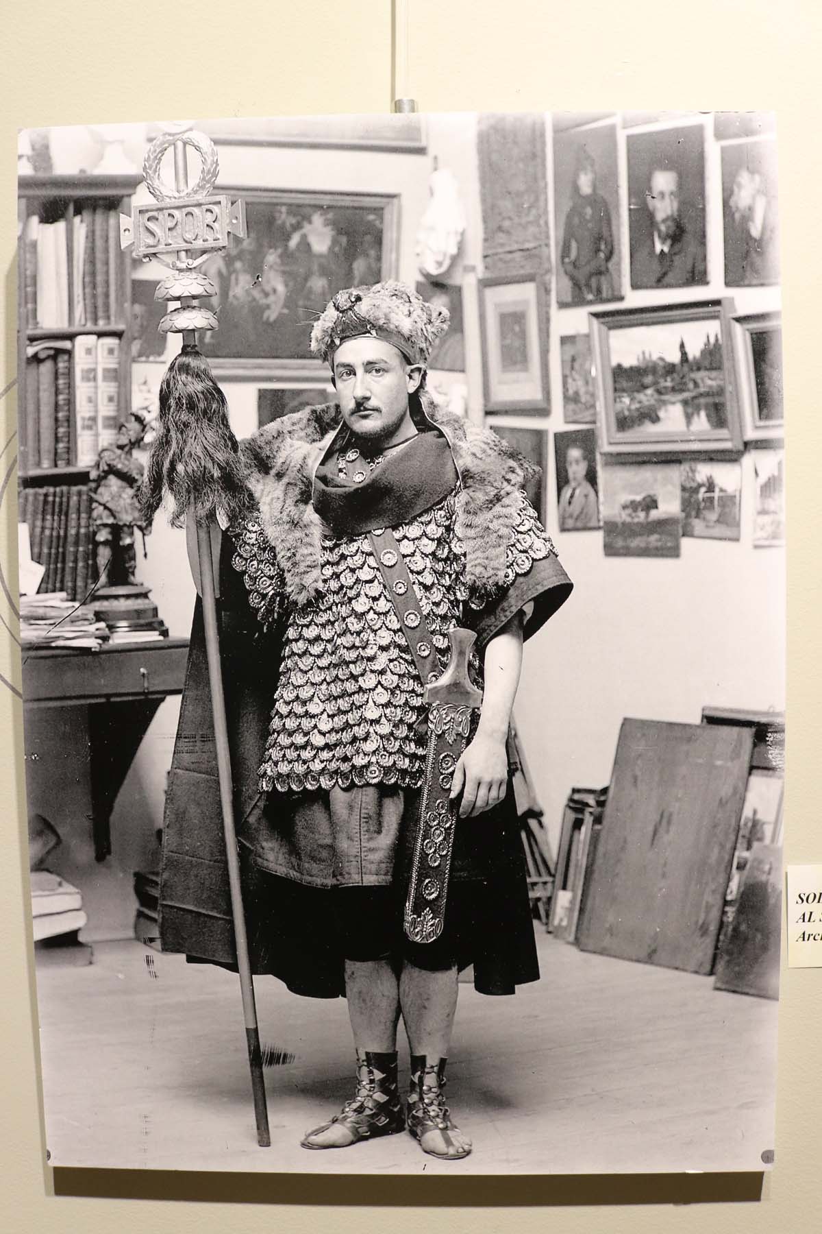 La Sala del Consulado del Mar acoge hasta el 24 de marzo una exposición conmemorativa del 75 aniversario de la refundación de las tres cofradías pasionistas de la ciudad de Burgos, la Hermandad de Nuestra Señora de la Soledad y Santiago, la Real Hermandad de la Sangre del Cristo de Burgos y Nuestra Señora de los Dolores y la Ilustre Archicofradía del Santísimo Sacramento y Jesús con la Cruz a Cuestas,