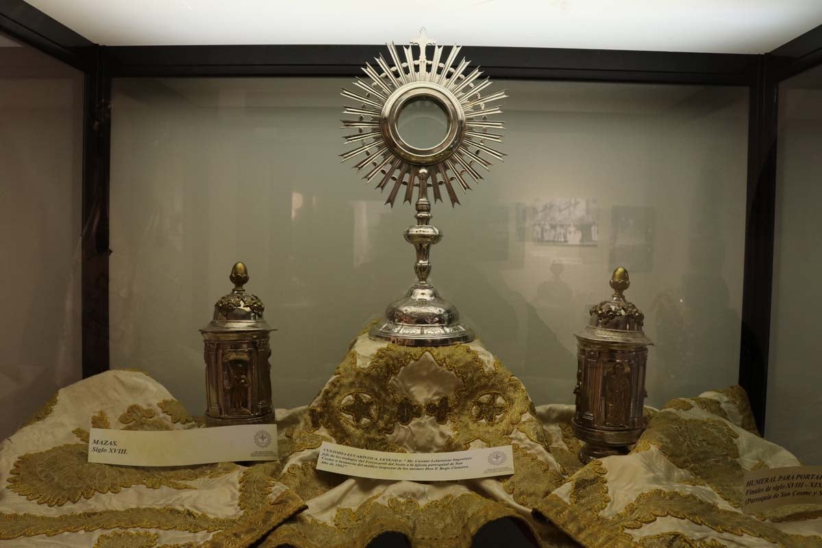 La Sala del Consulado del Mar acoge hasta el 24 de marzo una exposición conmemorativa del 75 aniversario de la refundación de las tres cofradías pasionistas de la ciudad de Burgos, la Hermandad de Nuestra Señora de la Soledad y Santiago, la Real Hermandad de la Sangre del Cristo de Burgos y Nuestra Señora de los Dolores y la Ilustre Archicofradía del Santísimo Sacramento y Jesús con la Cruz a Cuestas,