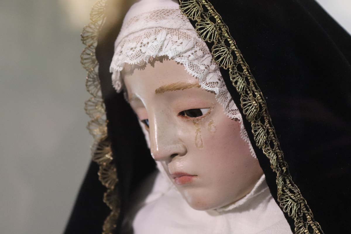 La Sala del Consulado del Mar acoge hasta el 24 de marzo una exposición conmemorativa del 75 aniversario de la refundación de las tres cofradías pasionistas de la ciudad de Burgos, la Hermandad de Nuestra Señora de la Soledad y Santiago, la Real Hermandad de la Sangre del Cristo de Burgos y Nuestra Señora de los Dolores y la Ilustre Archicofradía del Santísimo Sacramento y Jesús con la Cruz a Cuestas,