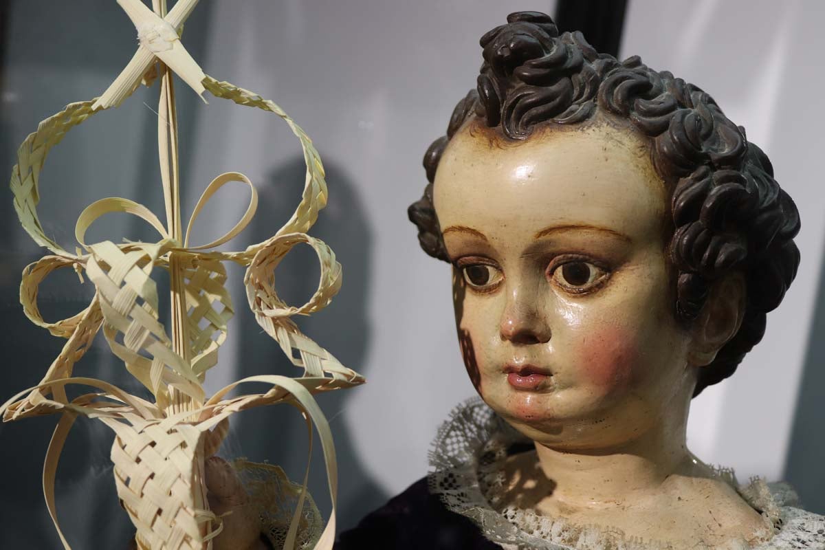 La Sala del Consulado del Mar acoge hasta el 24 de marzo una exposición conmemorativa del 75 aniversario de la refundación de las tres cofradías pasionistas de la ciudad de Burgos, la Hermandad de Nuestra Señora de la Soledad y Santiago, la Real Hermandad de la Sangre del Cristo de Burgos y Nuestra Señora de los Dolores y la Ilustre Archicofradía del Santísimo Sacramento y Jesús con la Cruz a Cuestas,