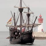 Réplica de la 'Victoria' navegando por Cartagena. 