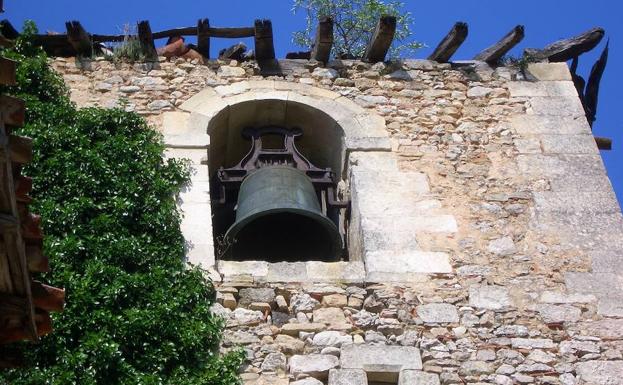 Torre de la iglesia de San Esteban de Sáseta.