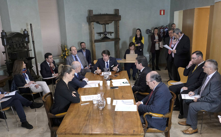 El Norte de Castilla y la Fundación Ecolec celebraron este lunes un coloquio en el que participaron representantes de los sectores público y privado para hablar sobre los retos y responsabilidades que plantea el nuevo paradigma de la economía circular.