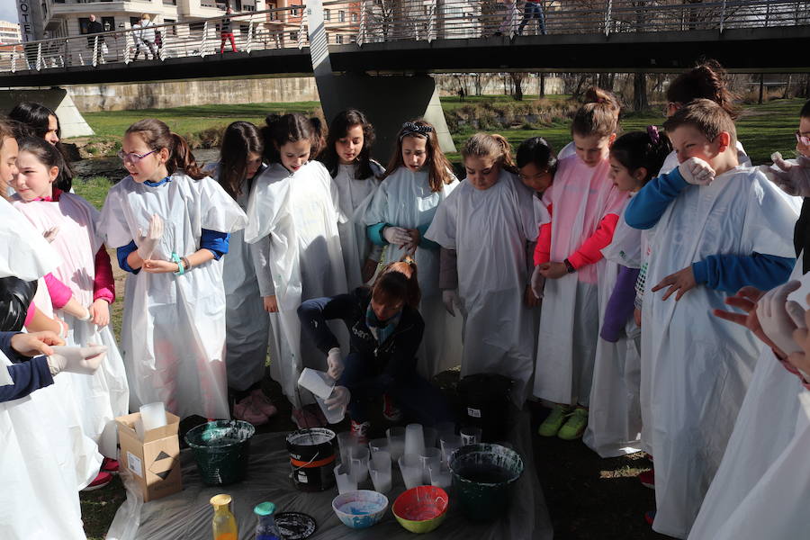 Fotos: Alumnos del colegio Río Arlanzón comienzan a pintar un mural en el río con la Niña Vero