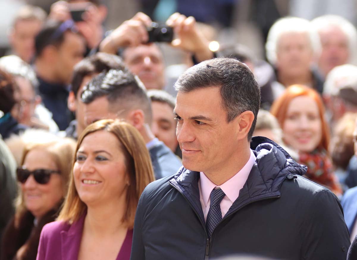 El presidente del Gobierno, Pedro Sánchez, ha culminado su viaje a Burgos con una visita a la Catedral.