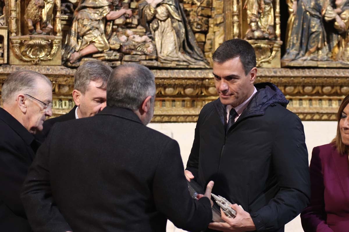 El presidente del Gobierno, Pedro Sánchez, ha culminado su viaje a Burgos con una visita a la Catedral.