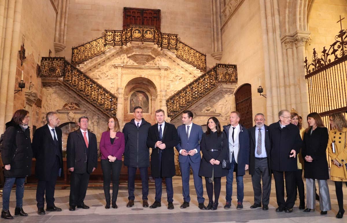 El presidente del Gobierno, Pedro Sánchez, ha culminado su viaje a Burgos con una visita a la Catedral.