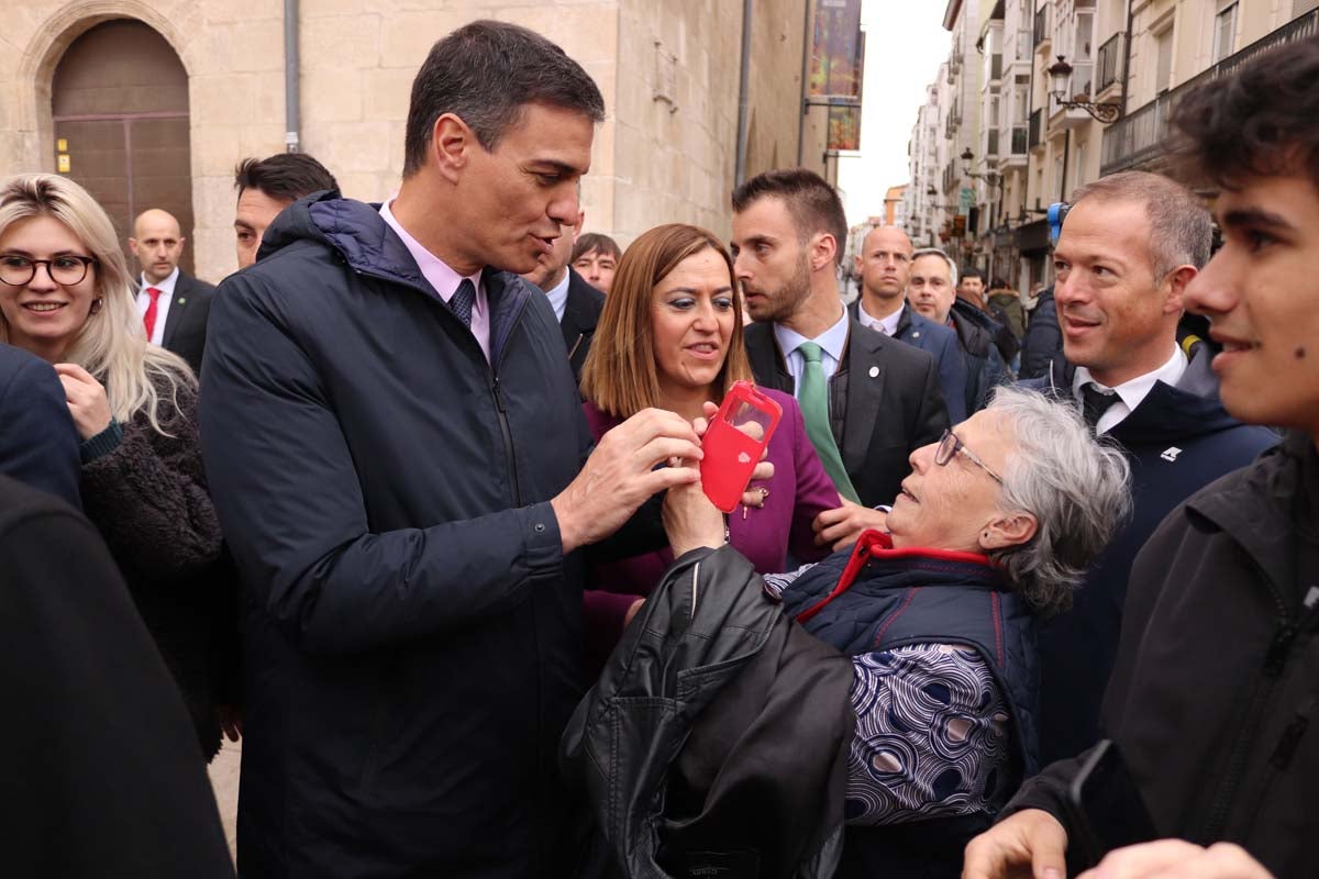 El presidente del Gobierno, Pedro Sánchez, ha culminado su viaje a Burgos con una visita a la Catedral.