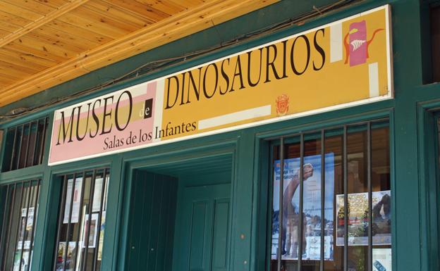 Puerta de entrada al actual Museo de Dinosaurios de Salas de los Infantes. 