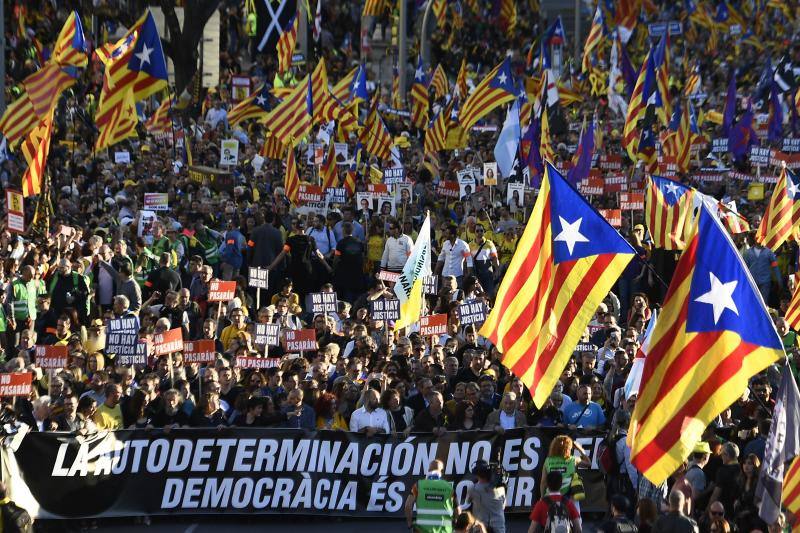 Colectivos independentistas catalanes se han concentrado este sábado en Madrid para pedir la liberta de los líderes políticos juzgados por el 'procés'.