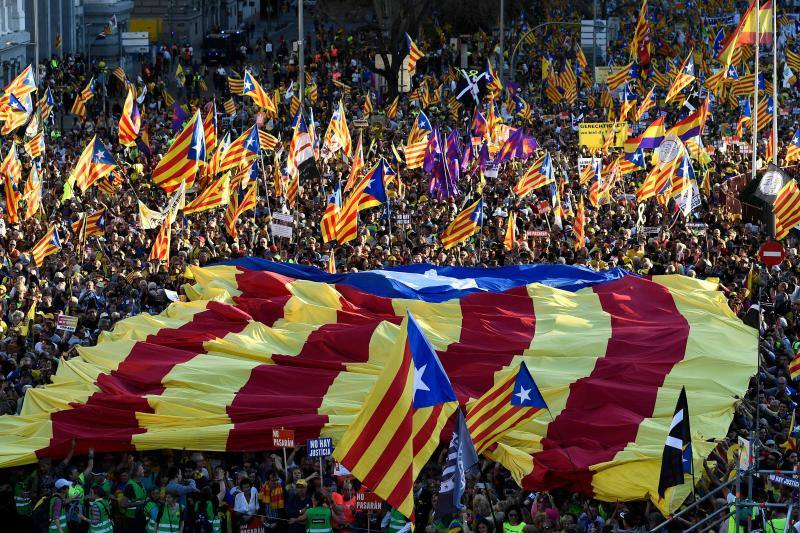 Colectivos independentistas catalanes se han concentrado este sábado en Madrid para pedir la liberta de los líderes políticos juzgados por el 'procés'.