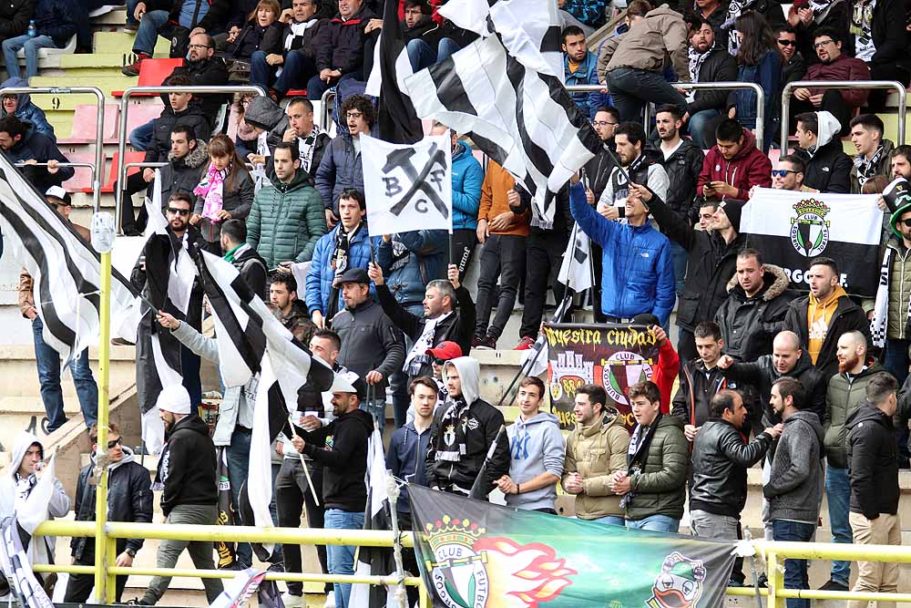 Fotos: Si has estado viendo al Burgos CF contra la UD Las Palmas Atlético búscate