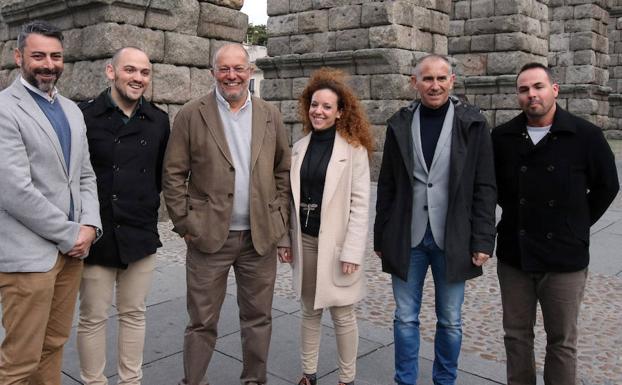 Francisco Igea, en el centro junto a Noemí Otero, con responsables de Cs de Segovia.