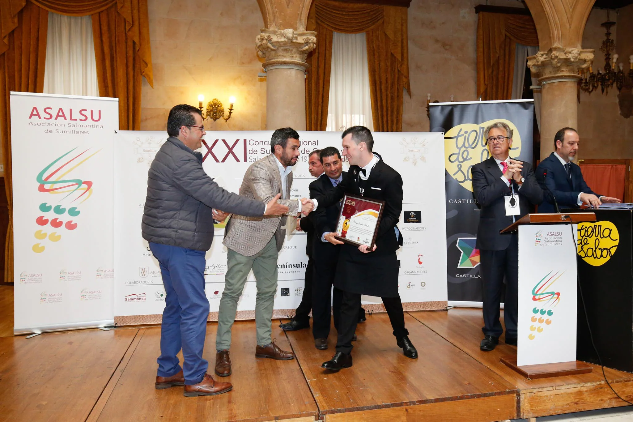 Fotos: XXI Concurso de Regional de sumilleres en el Casino de Salamanca