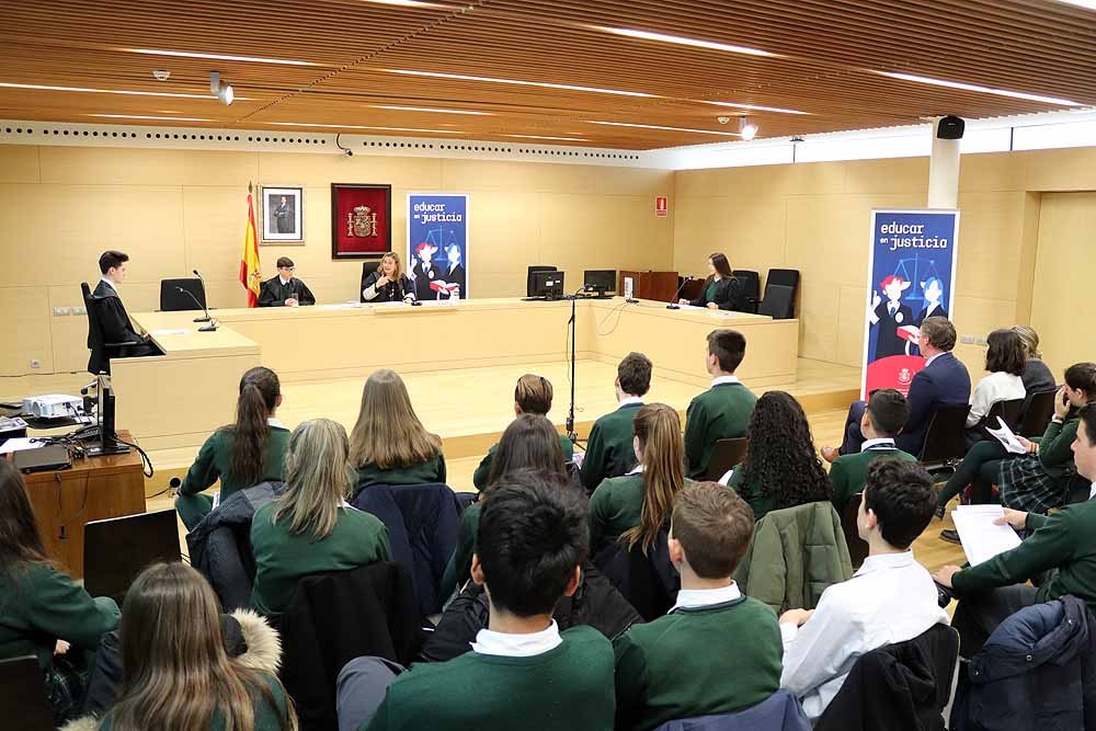 El centro educativo Campolara de Burgos inaugura la nueva programación de Educar en justicia, que arrancará el próximo 29 de marzo, con juicios simulados en todas las Audiencias Provinciales de Castilla y León