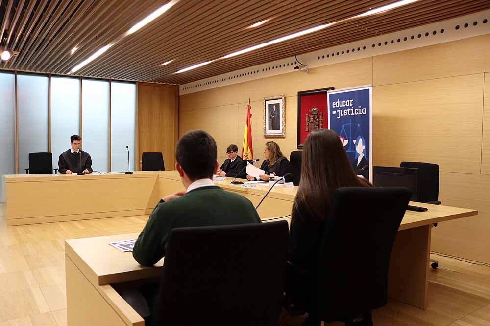 El centro educativo Campolara de Burgos inaugura la nueva programación de Educar en justicia, que arrancará el próximo 29 de marzo, con juicios simulados en todas las Audiencias Provinciales de Castilla y León