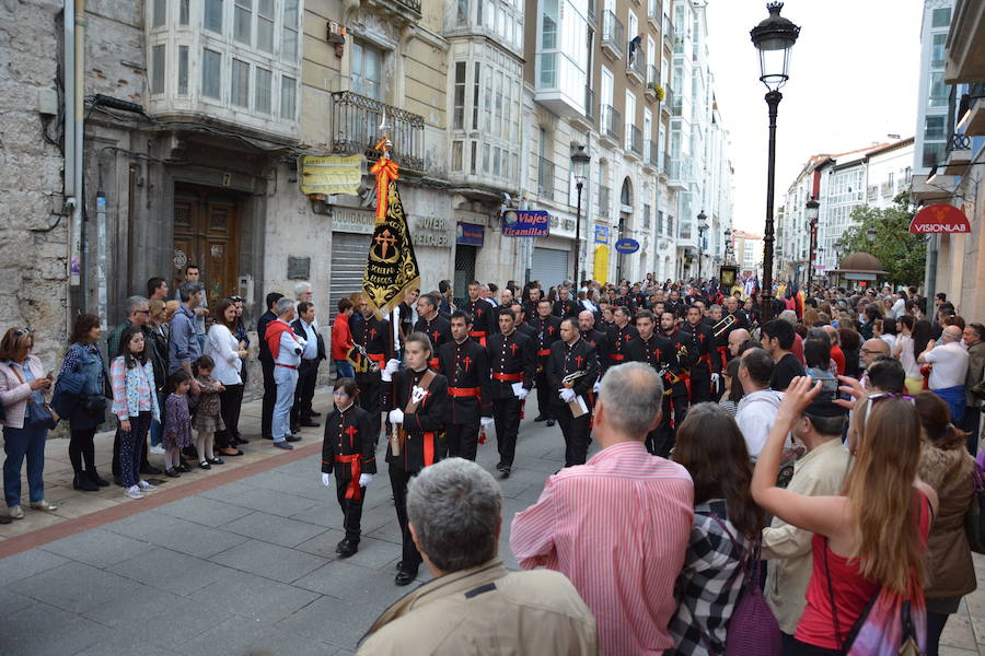 La Cofradía de Nuestra Señora de la Soledad y de Santiago organiza su procesión durante el Sábado Santo, en la que desfila la talla 'Nuestra Señora de la Soledad'.