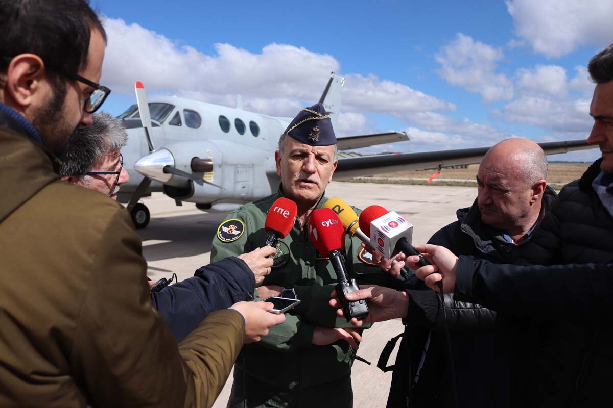 Numerosos efectivos de los ejércitos de Tierra y Aire participan estos días en un gran ejercicio militar en el Aeropuerto de Burgos.
