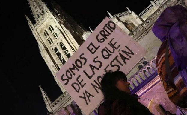 Pancarta contra la violencia de género en la manifestación organizada el 8M en Burgos. 