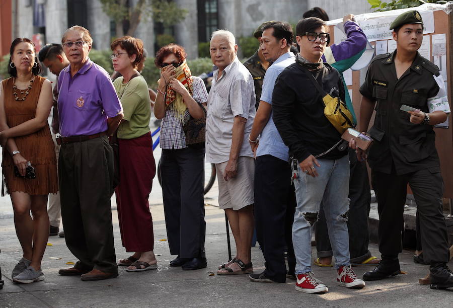 Los tailandeses votan este domingo en las primeras elecciones legislativas que se celebran en el país desde que la junta militar llegó al poder mediante un golpe de Estado en 2014.