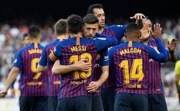 Messi, celebrando uno de sus dos tantos ante el Espanyol con sus compañeros.