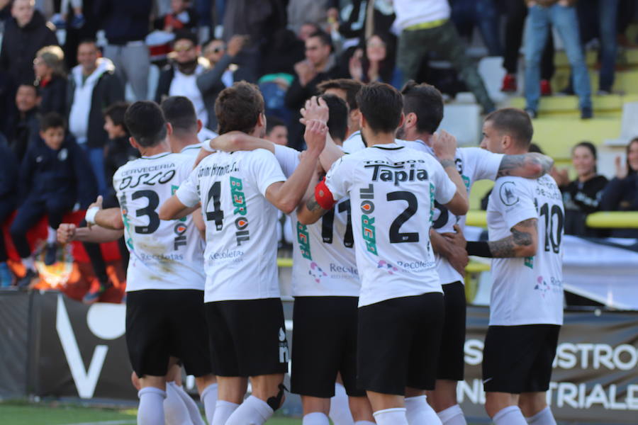 Fotos: Las mejores imágenes del Burgos CF - Real Madrid Castilla